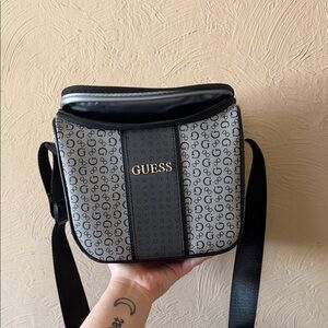 GUESS Black and Gray LUNCH BAG